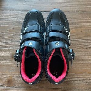 Like new condition Peleton cycling shoes! Size 43 Mens size 10/Womens size 12